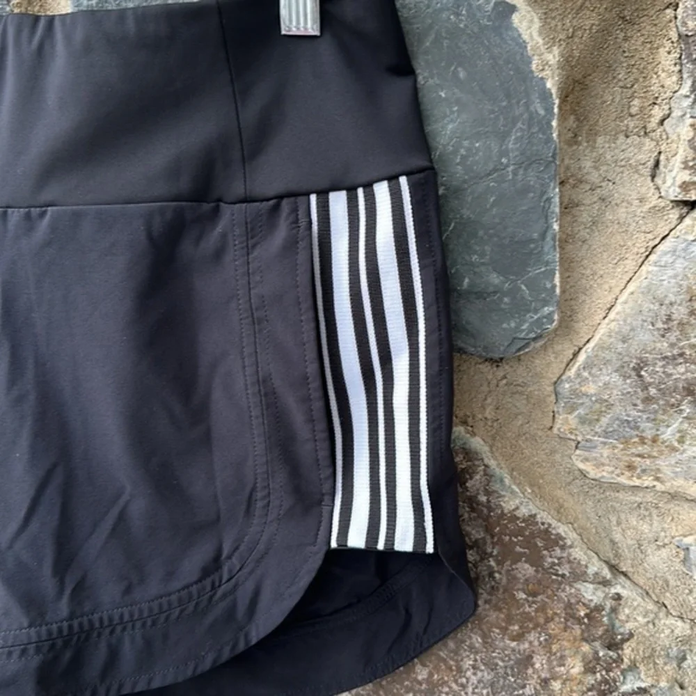 Athleta 'Ascender' Side Stripe Running Shorts in Black & White Size 2